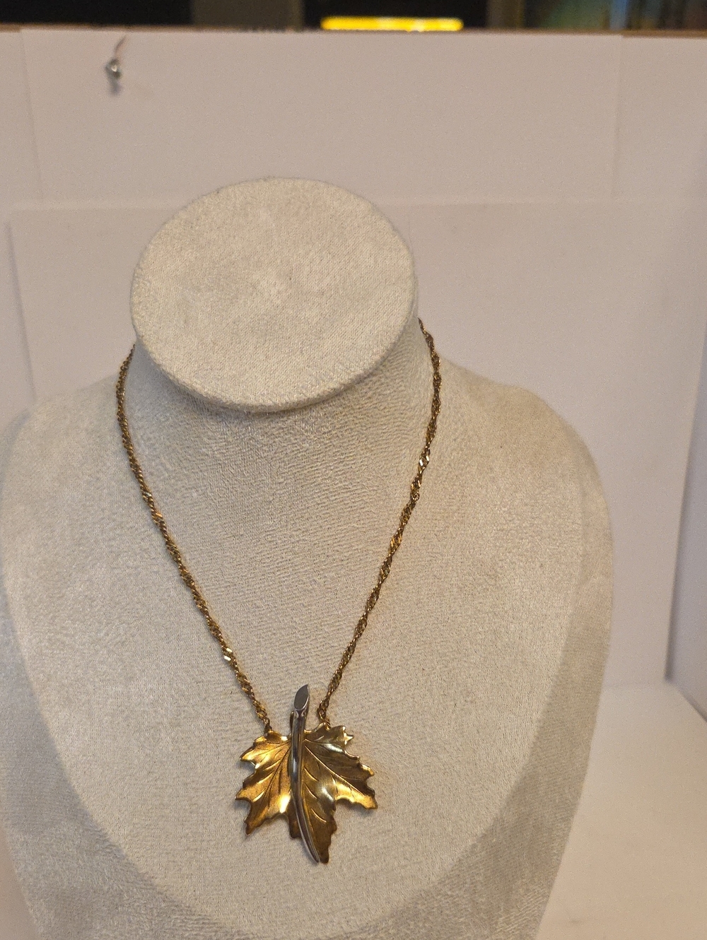 Vintage Gold & Silver Two-Tone Maple Leaf Pendant Necklace - Twisted Chain[0168]